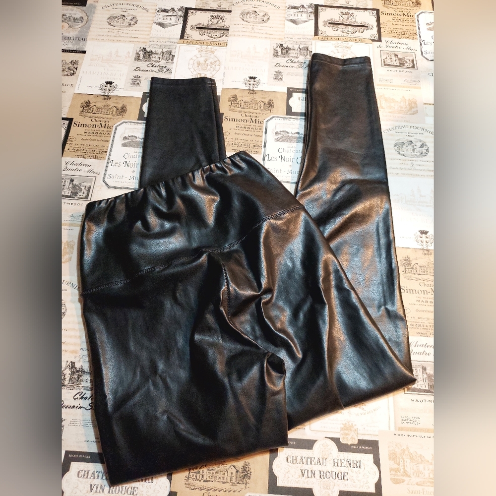 Wilfred Free Aritzia Faux Leather Black Leggings Womans size XS